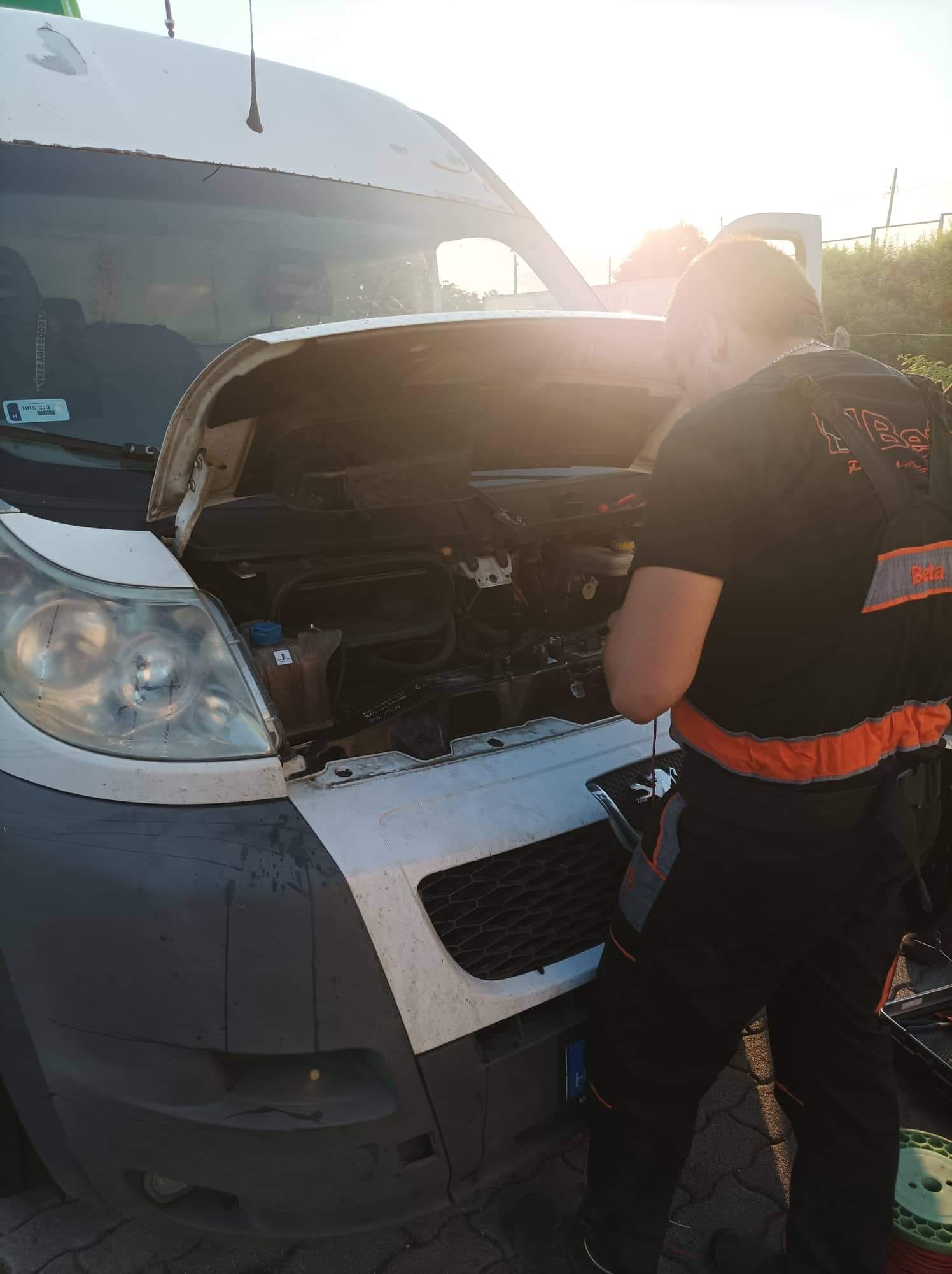 Nádházi Nándor munka közben